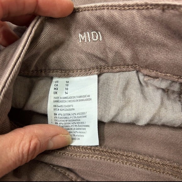 American Eagle Outfitters Women's Midi Shorts | Mauve Purple | Size 10 - Picture 4 of 5